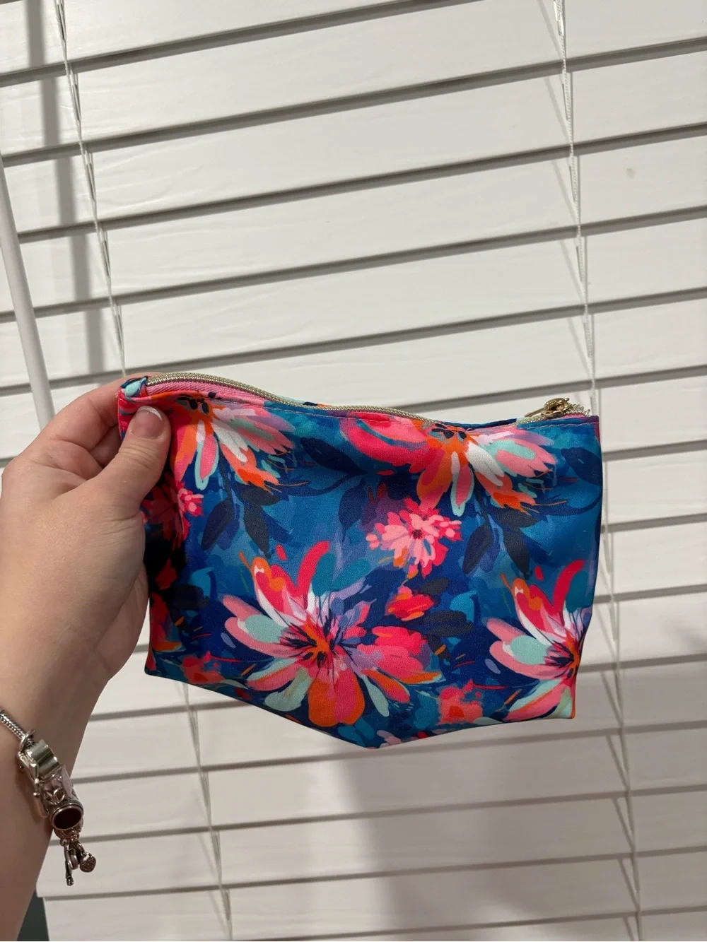 No Label clear cosmetic
